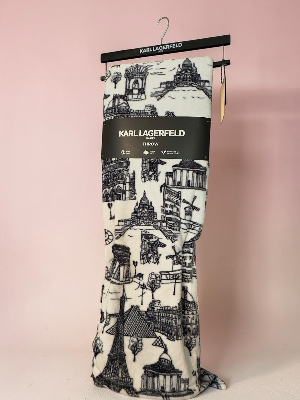 Karl Lagerfeld Paris Cityscape Plush Throw Blanket Black White New with Tags